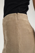 Cargar imagen en el visor de la galería, Pantalón wide leg pana Beige
