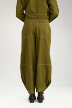Cargar imagen en el visor de la galería, Pantalón barrel Verde

