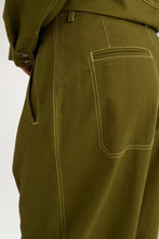 Cargar imagen en el visor de la galería, Pantalón barrel Verde

