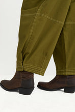 Cargar imagen en el visor de la galería, Pantalón barrel Verde
