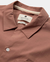 Cargar imagen en el visor de la galería, Camisa manga corta marrón
