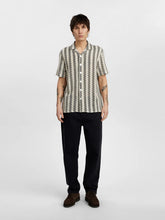 Load image into Gallery viewer, Camisa manga corta BEIGE

