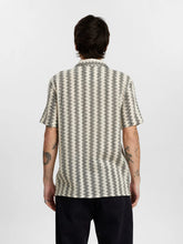 Load image into Gallery viewer, Camisa manga corta BEIGE
