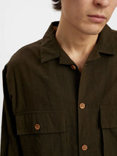 Cargar imagen en el visor de la galería, Sobrecamisa con cordón VERDE
