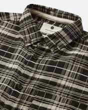 Cargar imagen en el visor de la galería, Camisa a cuadros NEGRO
