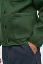 Cargar imagen en el visor de la galería, Sobrecamisa cuello pico Verde
