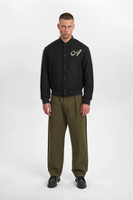 Cargar imagen en el visor de la galería, Bomber Jacket NEGRO
