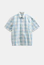 Cargar imagen en el visor de la galería, Camisa maga corta cuadros celeste
