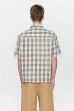 Load image into Gallery viewer, camisa manga corta cuadros negro
