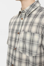 Load image into Gallery viewer, camisa manga corta cuadros negro
