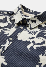Cargar imagen en el visor de la galería, Camisa con estampado flores azul

