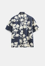 Cargar imagen en el visor de la galería, Camisa con estampado flores azul
