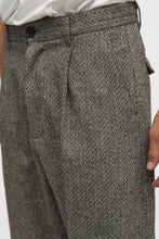 Cargar imagen en el visor de la galería, Pantalón con pinzas Negro melange
