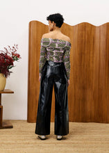 Cargar imagen en el visor de la galería, Pantalón vinilo recto NEGRO
