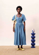 Load image into Gallery viewer, Vestido midi mangas acampandas azul
