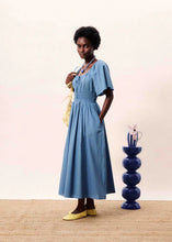 Load image into Gallery viewer, Vestido midi mangas acampandas azul
