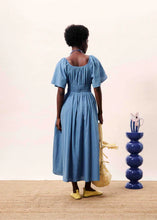 Load image into Gallery viewer, Vestido midi mangas acampandas azul
