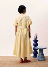 Load image into Gallery viewer, Vestido midi cruzado Rayas Amarillo
