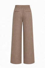 Cargar imagen en el visor de la galería, Pantalón con doble pinza rayas Beige
