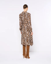 Load image into Gallery viewer, Vestido camisero ANIMAL PRINT
