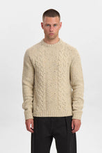 Cargar imagen en el visor de la galería, jersey-punto-jaspeado-beige-hombre-cuello-redondo-ochos-arbol-shop
