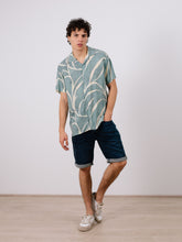 Load image into Gallery viewer, Camisa manga corta VERDE
