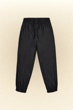 Load image into Gallery viewer, Pantalón Regular impermeable NEGRO
