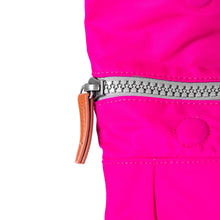 Cargar imagen en el visor de la galería, Mochila small roll top Candy
