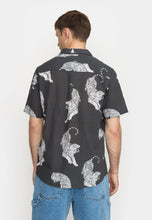 Cargar imagen en el visor de la galería, Camisa estampado tigres Negro
