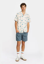 Cargar imagen en el visor de la galería, Camisa estampado tropical Blanco
