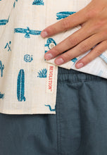 Cargar imagen en el visor de la galería, Camisa estampado tropical Blanco
