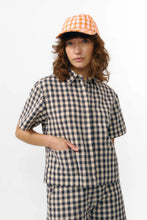 Load image into Gallery viewer, camisa-manga-corta-mujer-algodon-organico-cuadros-vichy-azul-suite13-arbol-shop
