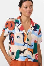 Cargar imagen en el visor de la galería, camisa-mujer-sostenible-viscosa-livaeco-estampado-abstracto-multicolor-suite13-arbol-shop

