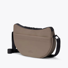Cargar imagen en el visor de la galería, Bandolera minimalista CHOCOLATE
