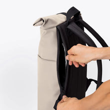 Cargar imagen en el visor de la galería, Mochila minimalista SAND
