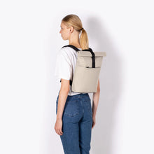 Cargar imagen en el visor de la galería, Mochila minimalista SAND
