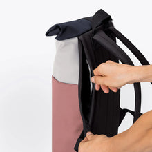 Load image into Gallery viewer, Mochila minimalista GLACIER GREY
