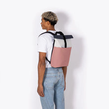 Load image into Gallery viewer, Mochila minimalista GLACIER GREY
