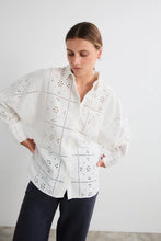 Cargar imagen en el visor de la galería, Camisa Bordada mangas japonesas Blanco

