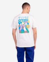 Load image into Gallery viewer, camiseta-hombre-blanco-roto-algodon-organico-bolsillo-pecho-ilustracion-bordada-portugal-arbol-shop
