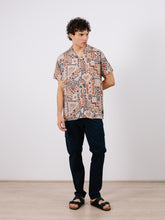 Cargar imagen en el visor de la galería, Camisa estampada MARRÓN
