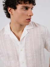 Load image into Gallery viewer, Camisa manga corta BLANCO
