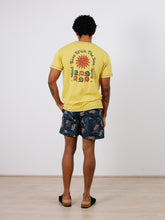 Load image into Gallery viewer, Camiseta diseño print AMARILLO
