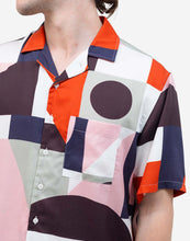Cargar imagen en el visor de la galería, Camisa estampado geométrico MULTICOLOR
