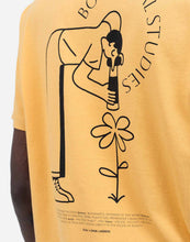 Cargar imagen en el visor de la galería, Camiseta con serigrafía MOSTAZA
