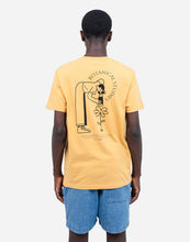 Cargar imagen en el visor de la galería, camiseta-hombre-algodon-organico-blanco-roto-bolsillo-pecho-ilustracion-hecha-en-portugal-arbol-shop
