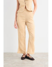 Cargar imagen en el visor de la galería, Pantalón con bordados artesanales beige
